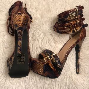 GORGEOUS Size 7 Platform heels